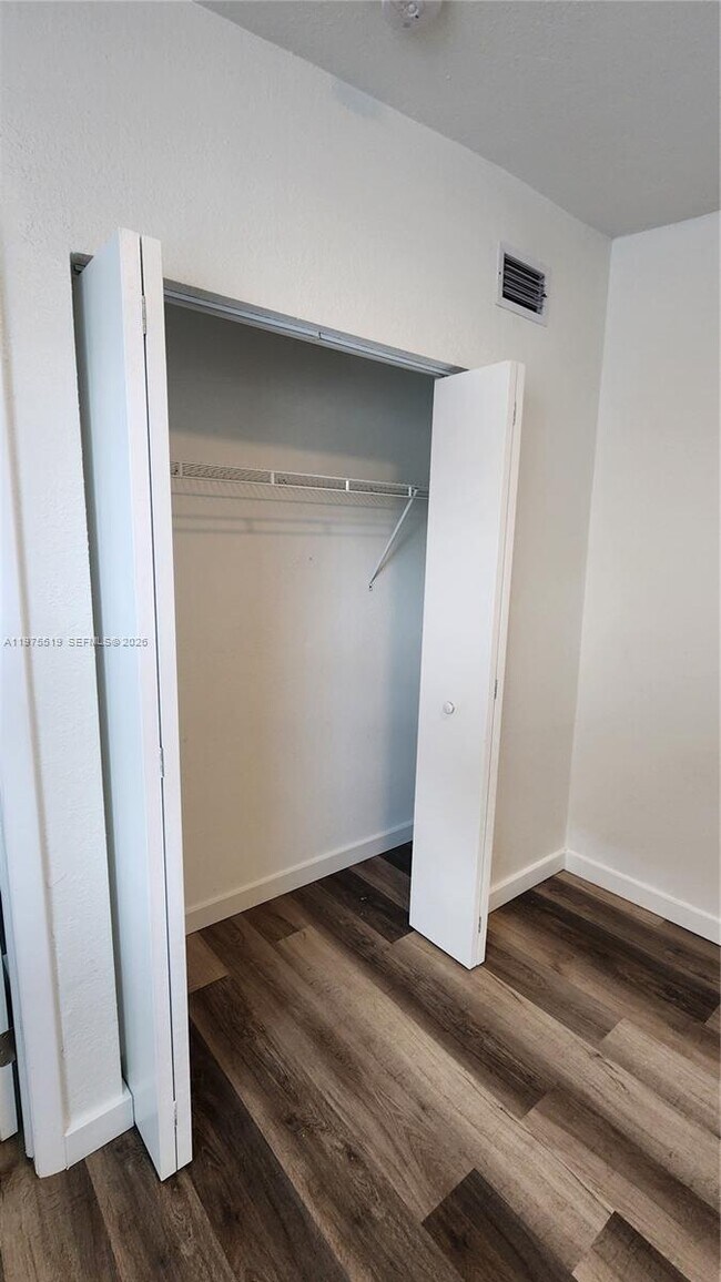 Building Photo - 1726 SW 25th Ave