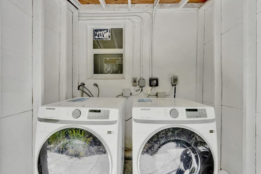 Building Photo - 3020 Seville St