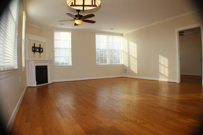 Building Photo - THE GATEWAY @ GLENMOORE