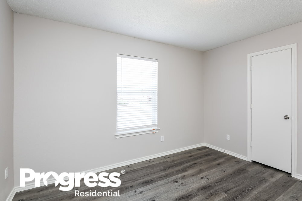 Building Photo - 308 S Waterford Oaks Dr