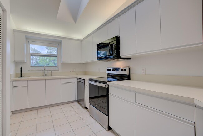 Building Photo - 8291 SE Croft Cir
