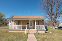Building Photo - Cozy 2 Bedroom 1 Bath Townhouse