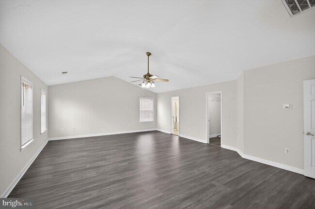 Building Photo - 13529 Persian Ct