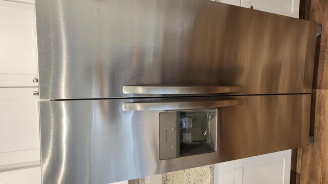 Building Photo - 1055 Sentinel Ct