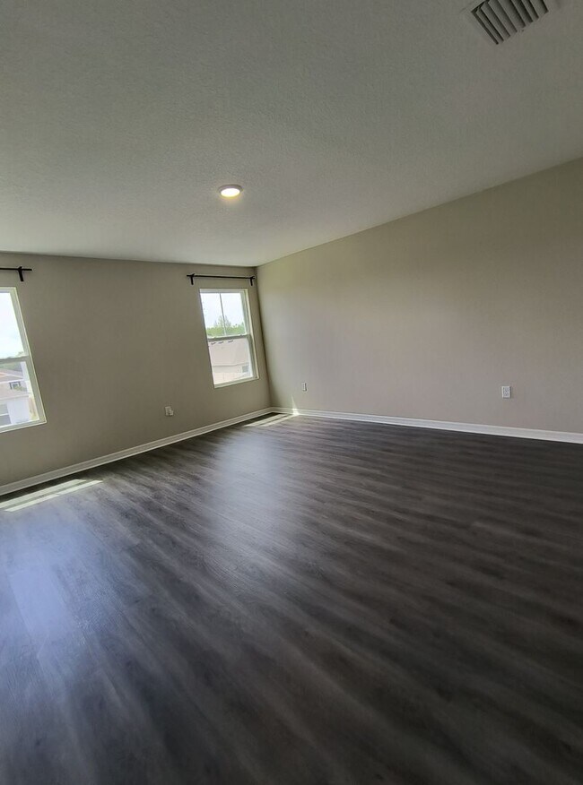 Building Photo - 5 BED 3 BATH SOLAR HOME FOR RENT!! Availab...