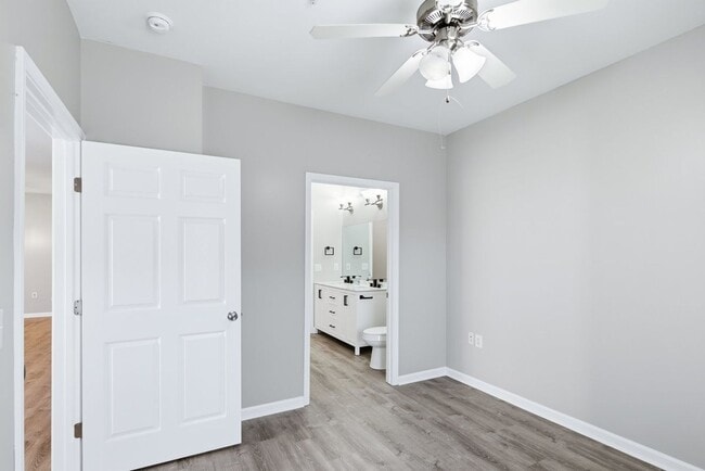 Building Photo - 2 Bedrooms 2 Bathrooms Condo