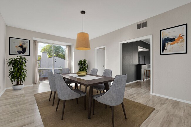 Building Photo - Charming 2 Bedroom Condominum