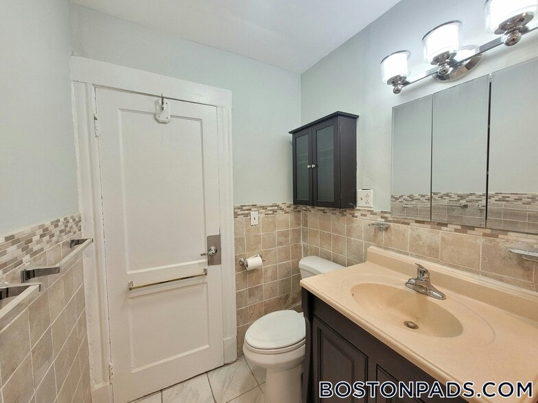 Building Photo - 17 Wachusett St