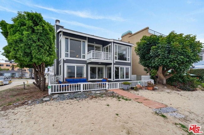 Building Photo - 6819 E Ocean Blvd