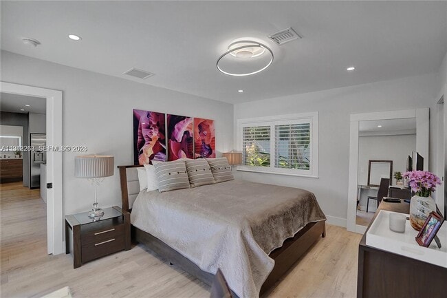 Building Photo - 2011 NE 31st Ct