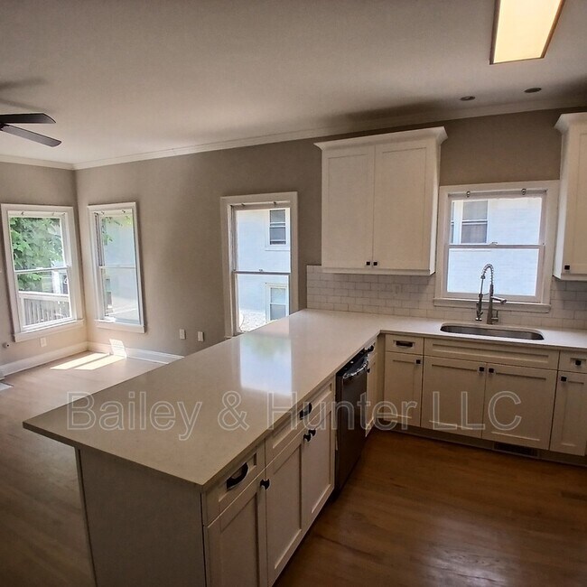 Building Photo - 573 Lawton St SW