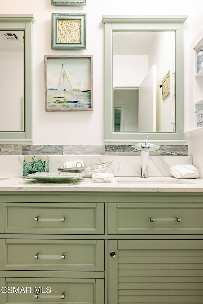 Building Photo - 1572 Dover Ave