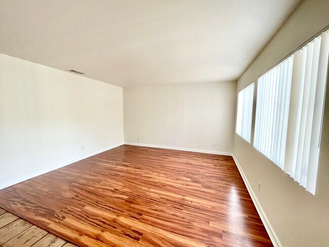 Building Photo - 53910 Avenida Herrera