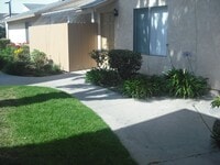 Building Photo - Gorgeous 2 story 2 bedroom 2 bath Townhome