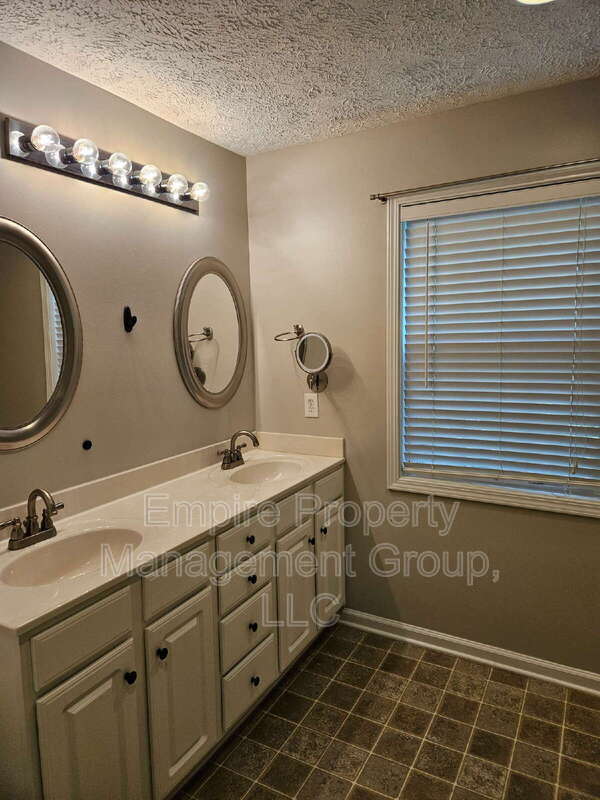 Building Photo - 202 Castlebury Dr