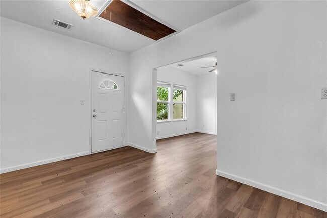 Building Photo - 3925 Woodleigh St