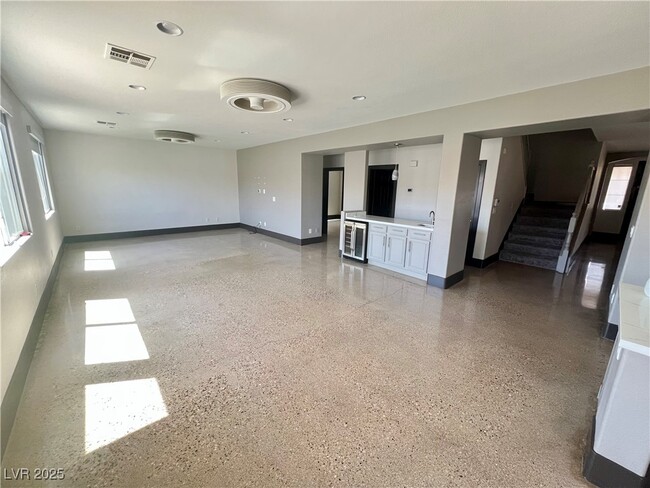 Building Photo - 604 Celso Ct