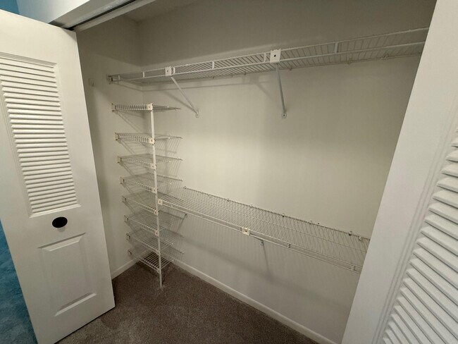 Building Photo - 6215 Coral Lake Dr