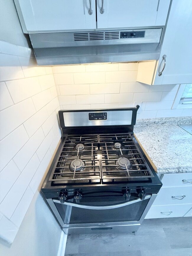 Building Photo - ***Renovated 3 Bedroom Ranch*Near Casino & Naval Hospital & Shipyard