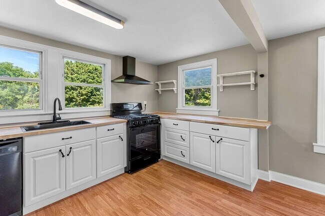 Building Photo - 2302 Lighthouse View Dr
