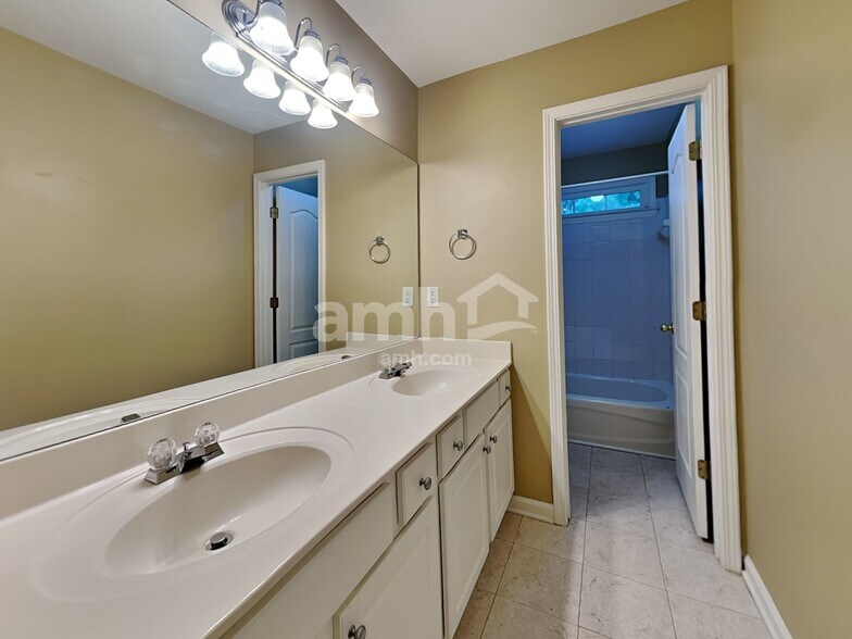 Building Photo - 1701 Hillside Bend Xing