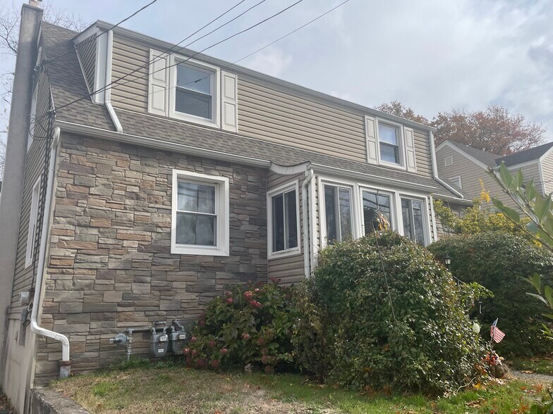 Building Photo - 17-35 11th St