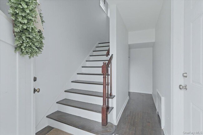 Building Photo - 98 Nassau Rd