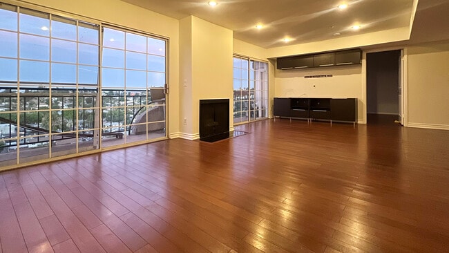 Building Photo - 4755 Templeton St