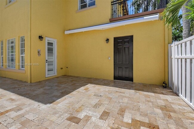 Building Photo - 67 Via Poinciana St