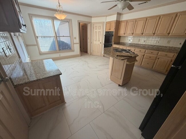 Building Photo - 2405 Twin Creek Ct SW