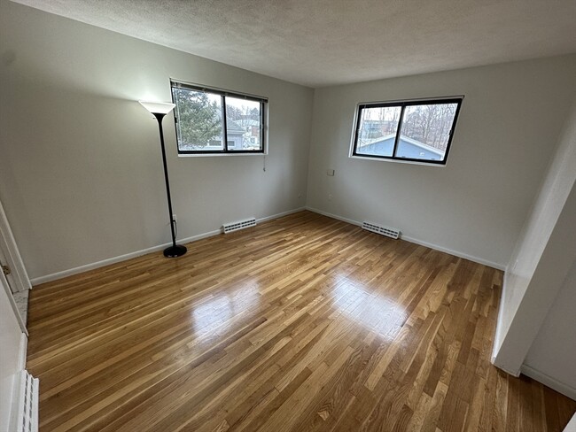 Building Photo - 36 Undine Rd