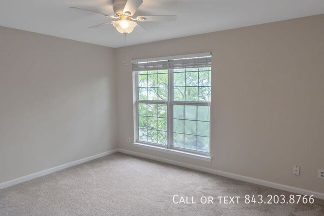 Building Photo - 700 Daniel Ellis Dr
