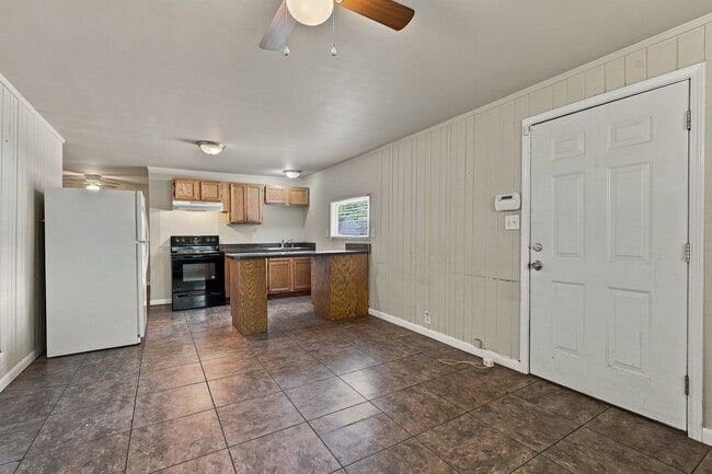 Building Photo - 501 Weakley Ave