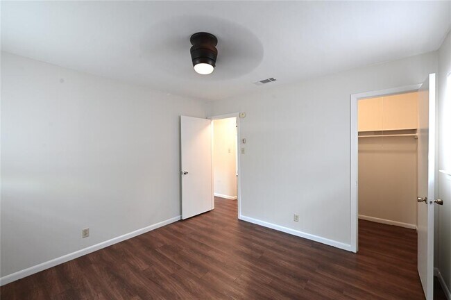 Building Photo - 1503 Valleyridge Dr