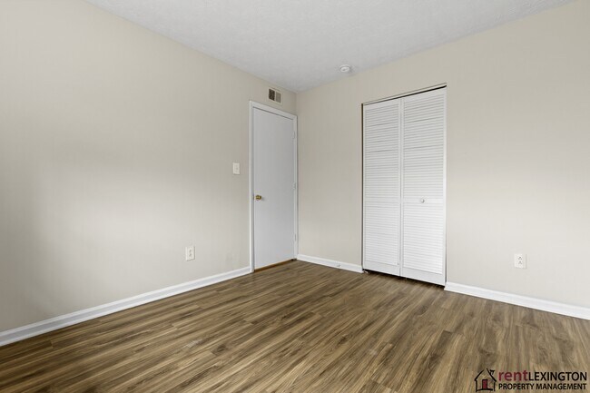 Building Photo - 3966 Northampton Dr