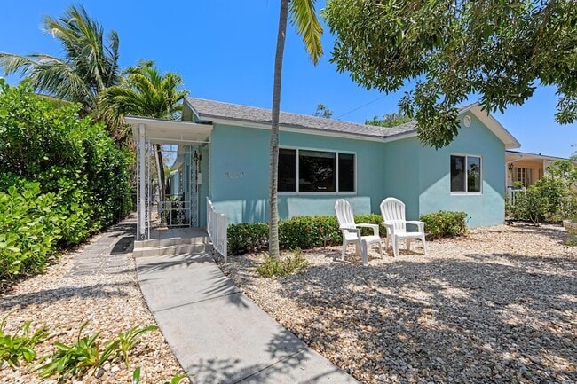 Primary Photo - 1120 N Palmway
