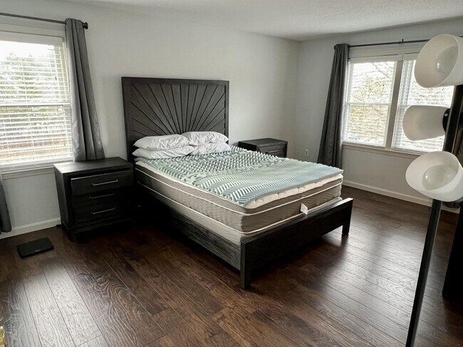 Building Photo - 690 S Porter St