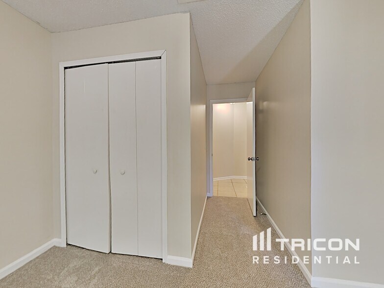 Building Photo - 1293 Munson Cove Dr