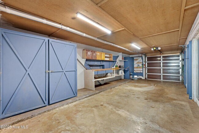 Building Photo - 202 Lewis Dr