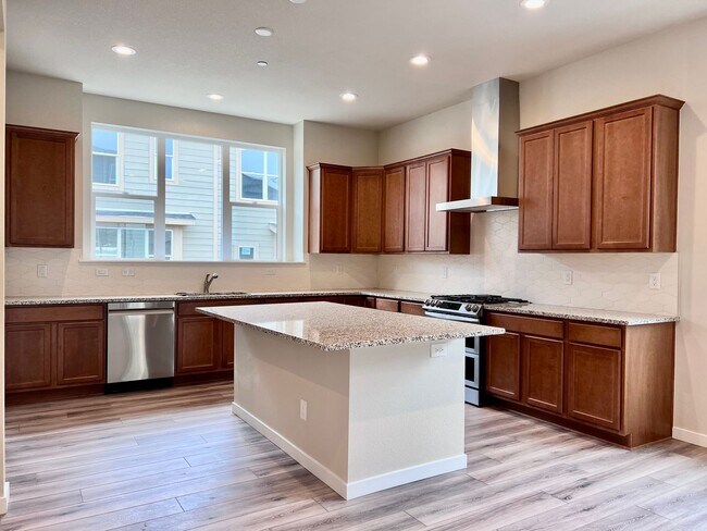 Building Photo - Welcome to Downtown Superior!! Make this L...