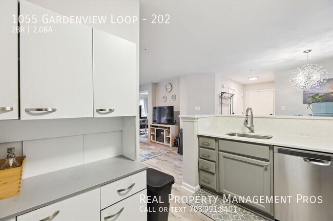 Building Photo - 1055 Gardenview Loop