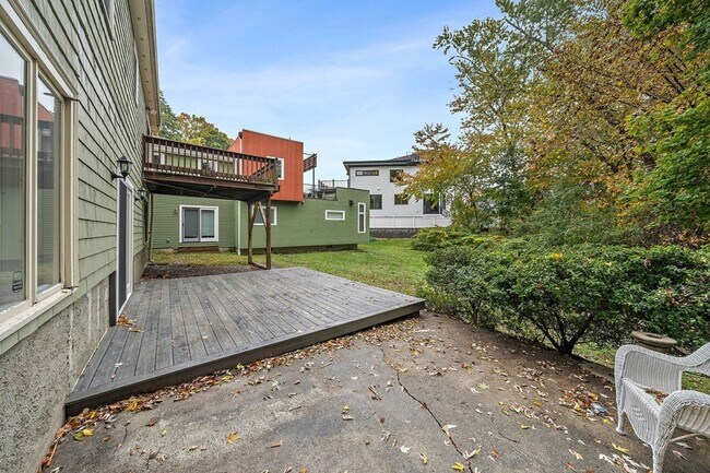 Building Photo - 11 Suban Pl