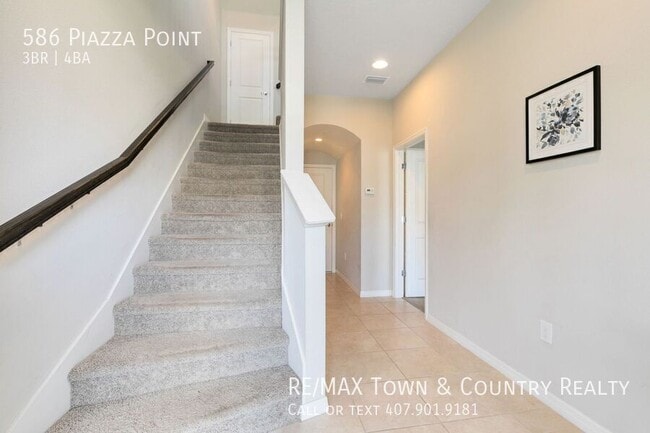 Building Photo - 586 Piazza Point