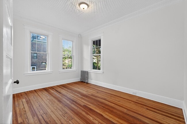 Building Photo - 42 Duer Pl