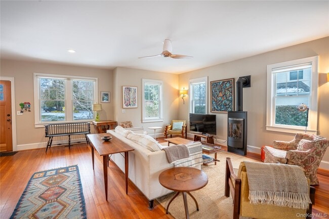 Building Photo - 460 Bay Ave