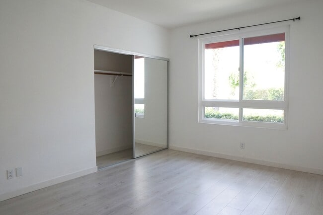 Building Photo - 401 El Cielo Rd