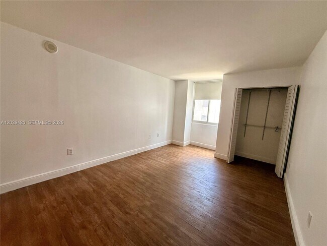 Building Photo - 800 N Miami Ave