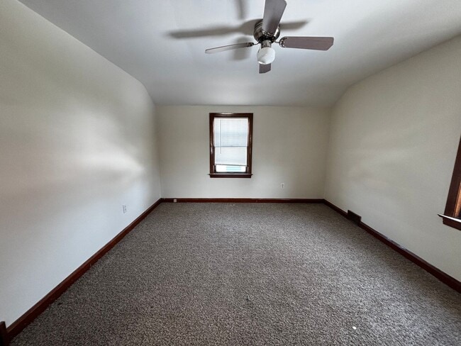 Building Photo - Charming Single Family Home for Rent - Excellent Grove City Location!