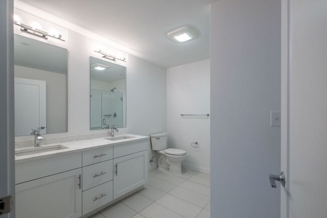 Building Photo - 2BR/2BA Old Port Condo Onsite Parking Available, Fitness Room and Elevator