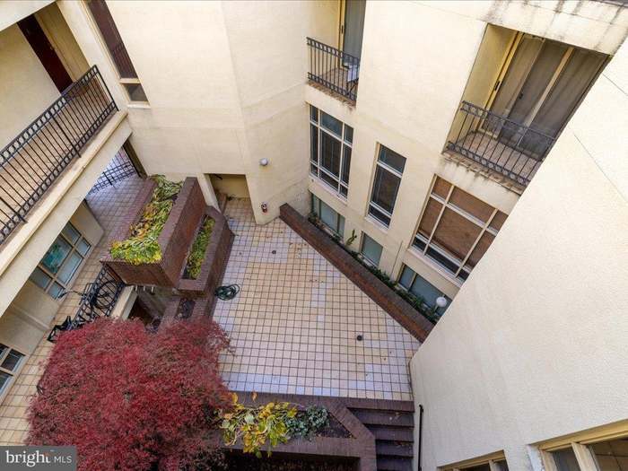 Building Photo - 723 S Charles St